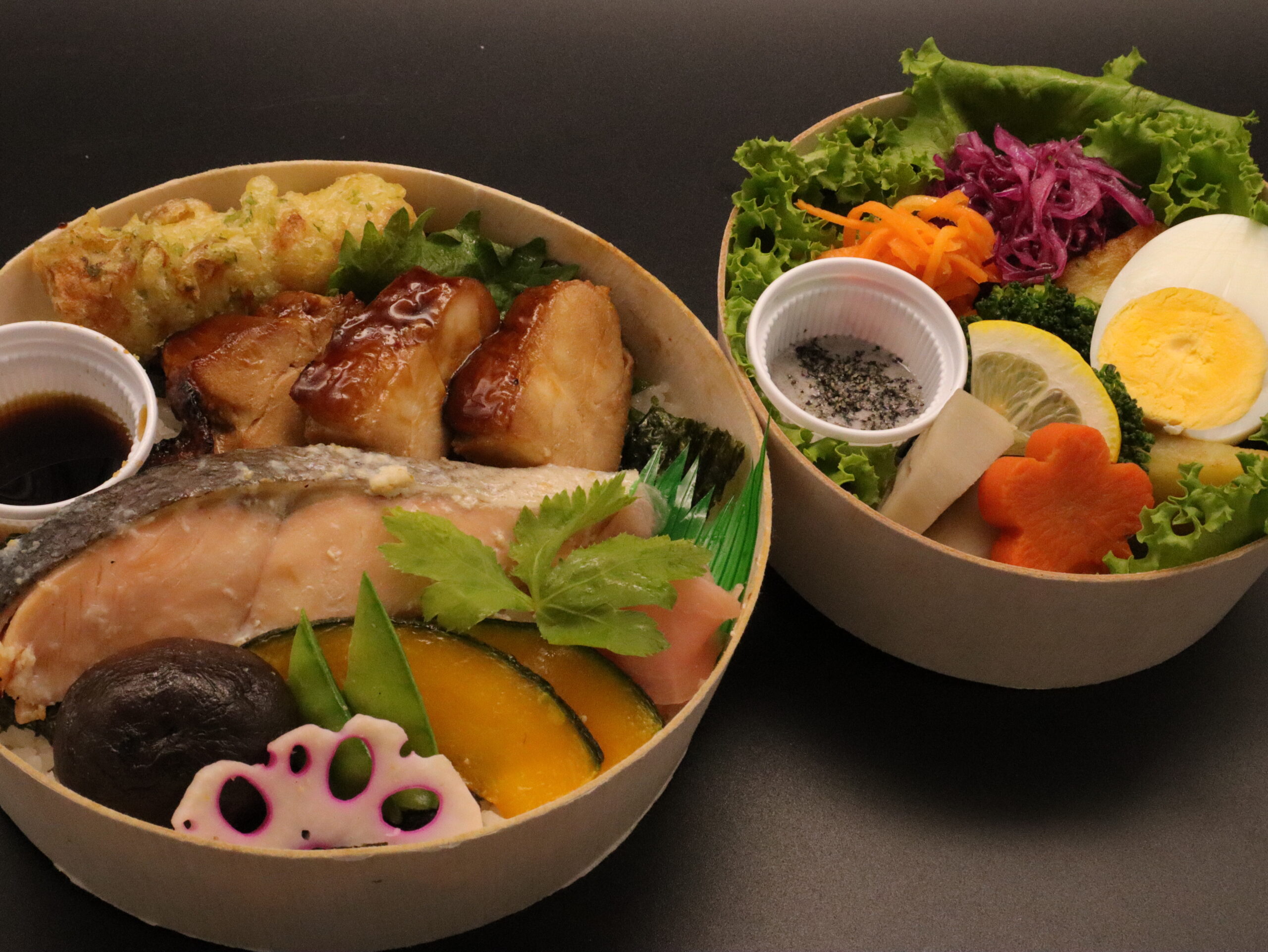 810 きらら坂海苔二段弁当(熟成鶏照焼きと鮭塩麹焼きとたっぷり野菜)