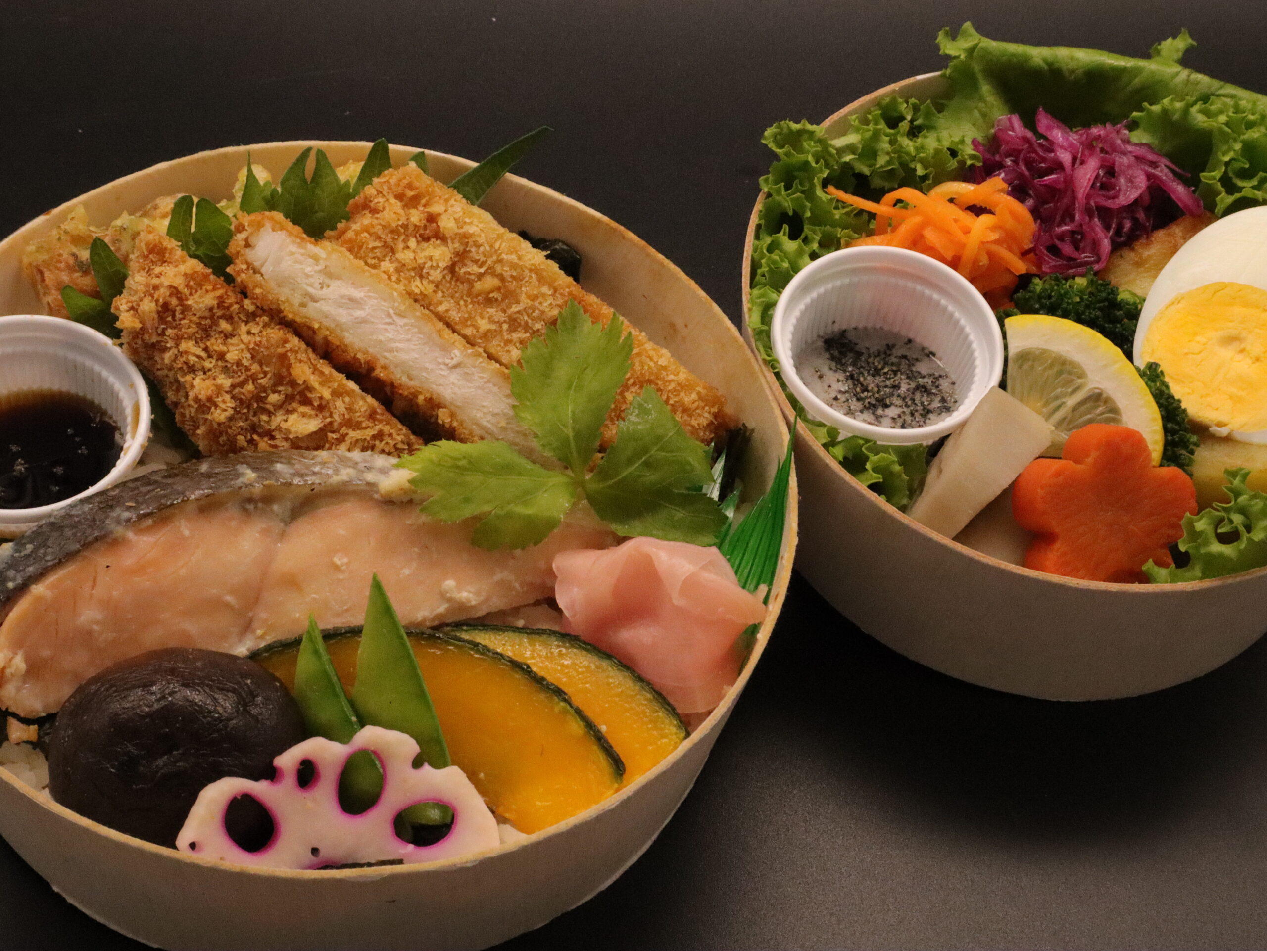 811 きらら坂海苔二段弁当(自家製たれかつと鮭塩麹焼きとたっぷり野菜)