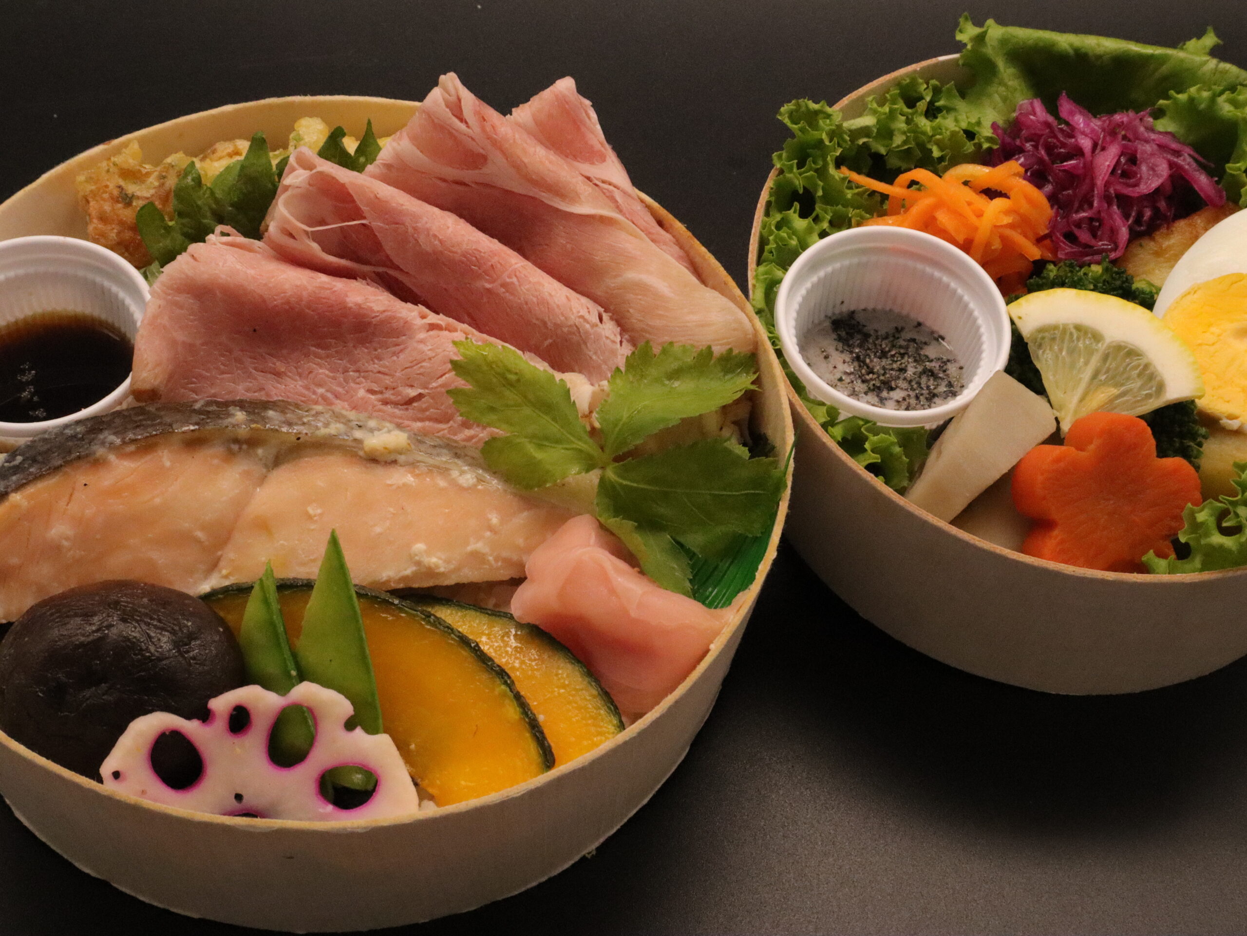 816 きらら坂海苔二段弁当(くちどけローストポークと鮭塩麹焼きとたっぷり野菜)